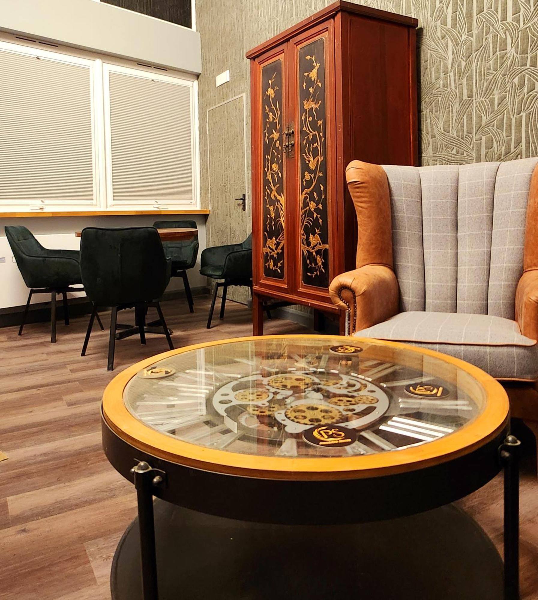 Pinnacle Suites Hotel คาวส์ ภายนอก รูปภาพ